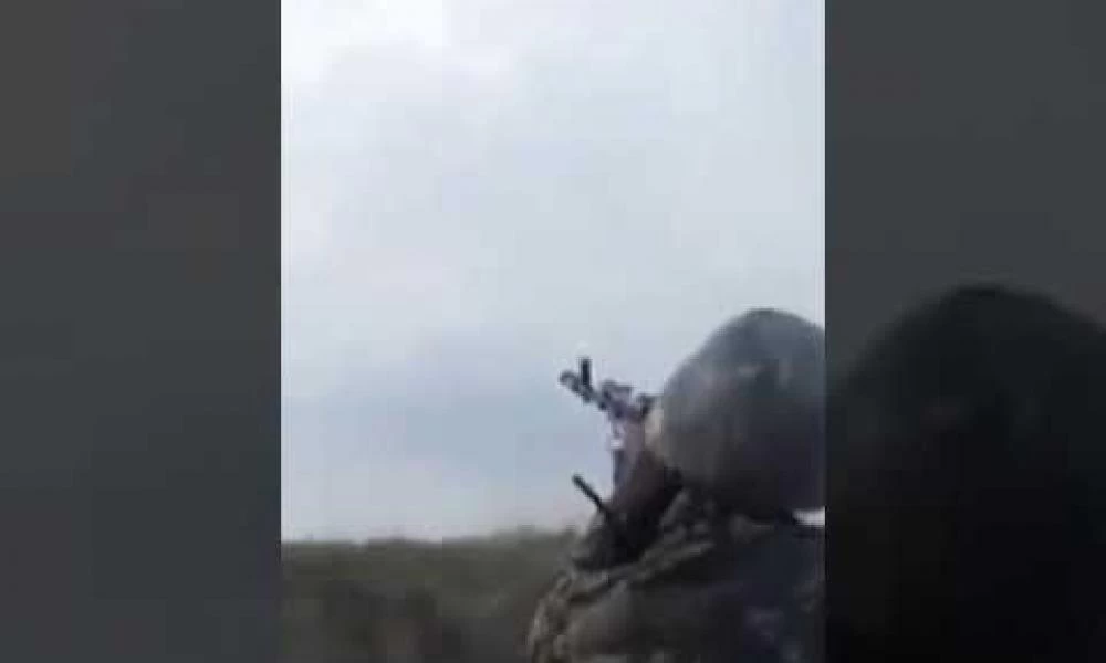 Καραμπάχ: Αρμένιος στρατιώτης κατέρριψε drone με το όπλο του